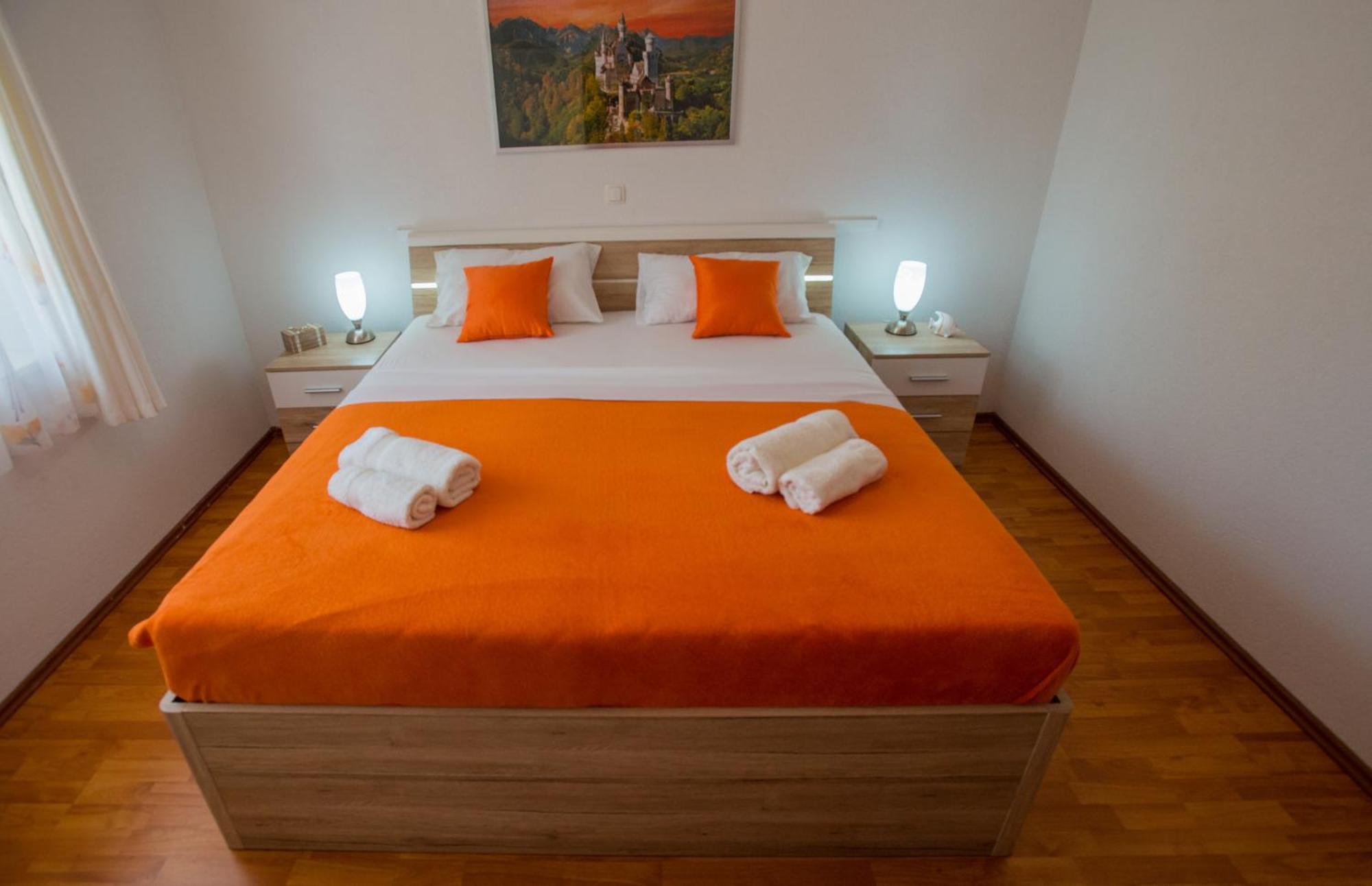 Domenika Apartment *